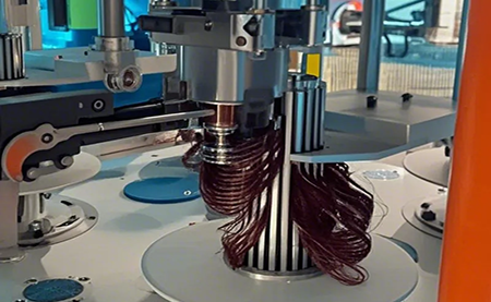 行業(yè) | 電工 | 臺(tái)達(dá)單頭立繞機(jī)方案憑可編步序平臺(tái)，實(shí)力破圈